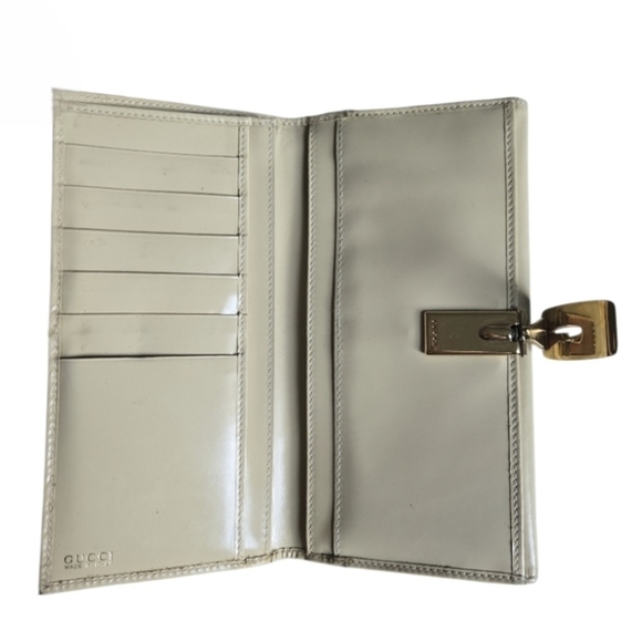 Gucci Vintage Patent Leather Nude Wallet with Gold Accent Clasp - Picture 8 of 16
